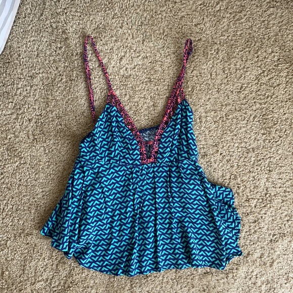 Assorted Tank Top Bundle - Picture 9 of 11